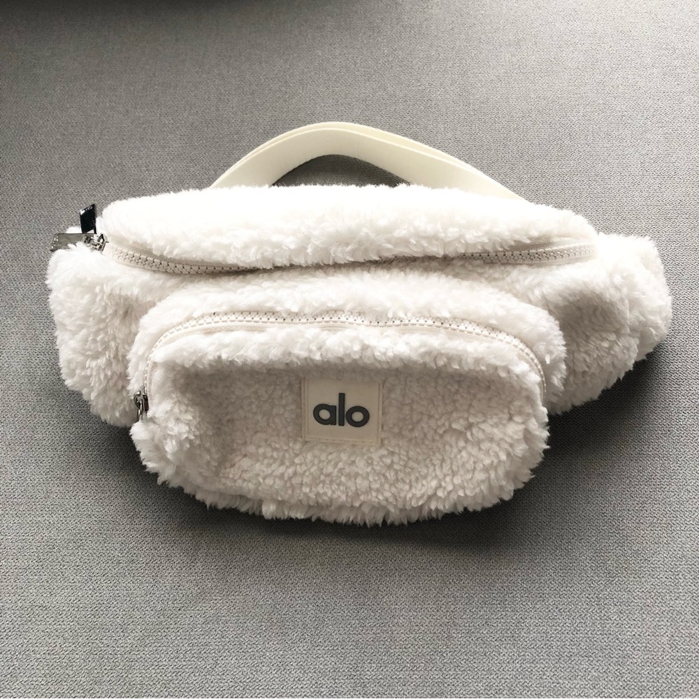 Alo Yoga Sherpa Explorer Fanny Pack Ivory - Picture 3 of 12